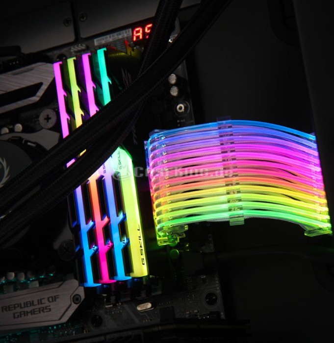Lian Li Strimer, 24-Pin ATX Verlängerungskabel, RGB beleuchtet