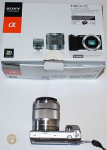 Sony Alpha NEX-5 srebrny z obiektywem AF E 18-55mm 3.5-5.6 OSS