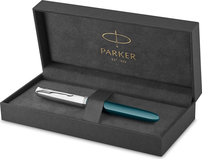 Parker 51 Füller | Petrolblauer Schaft mit Chromfarbenen Zierteilen | Füllfederhalter mit feiner Feder und schwarzer Tintenpatrone | Geschenkbox