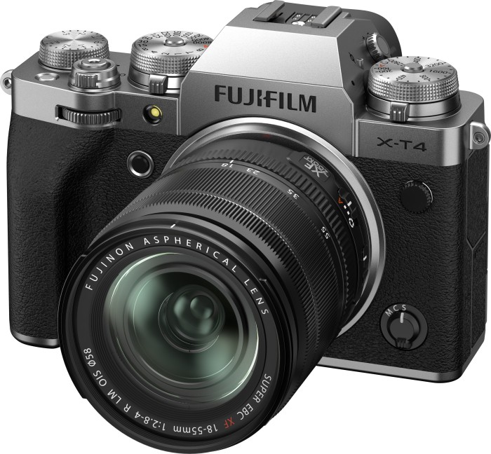 Fujifilm X-T4 silber mit Objektiv XF 18-55mm 2.8-4.0 R LM OIS