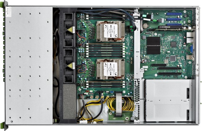 Fujitsu Primergy RX2520 M5, 1x Xeon Silver 4208, 16GB RAM, 8x 2.5"