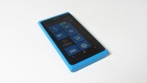 Nokia Lumia 800 niebieski