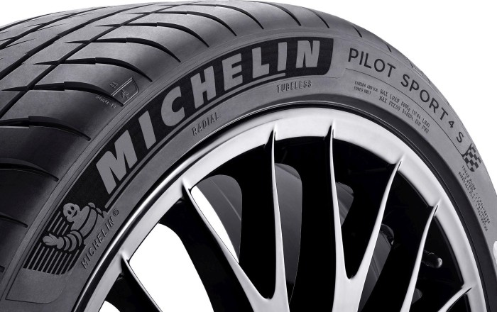 Michelin pilot Sport 4S 245/35 R20 95Y XL FR