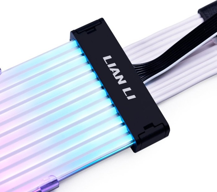 Lian Li Strimer Plus V2 12VHPWR, 16-Pin PCIe Verlängerungskabel, RGB beleuchtet, 12 LED-Bahnen, 32cm