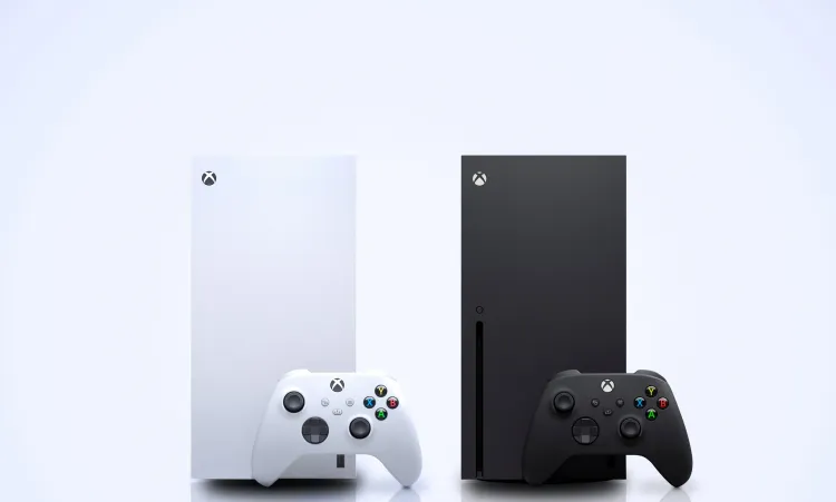 Xbox Series X und Series X Digital Edition nebeneinander