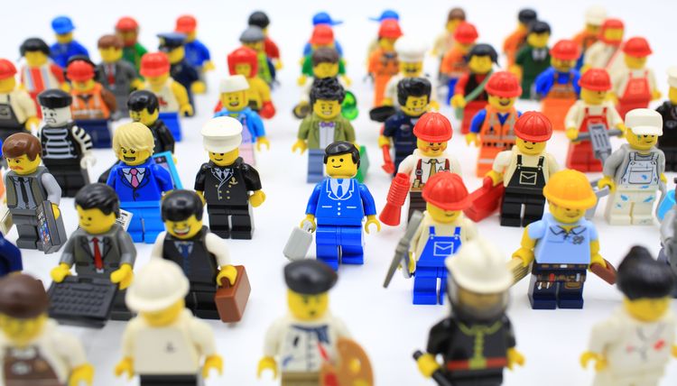 viele Lego Figuren