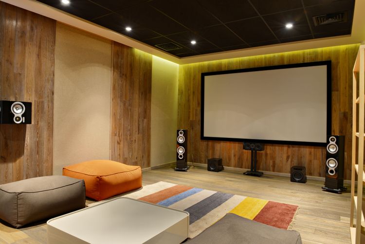 Heimkino mit Leinwand