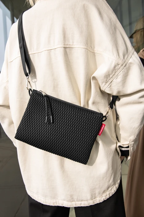 Reisenthel extralite case 1 Umhängetasche mesh black