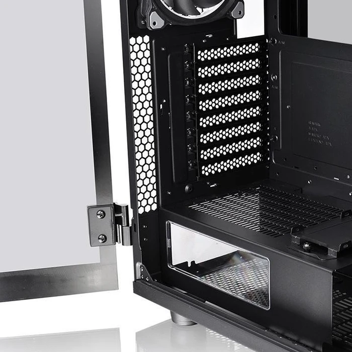 Thermaltake Level 20 GT, Glasfenster