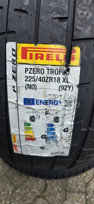 Pirelli P Zero Trofeo RS 225/40 R18 92Y XL
