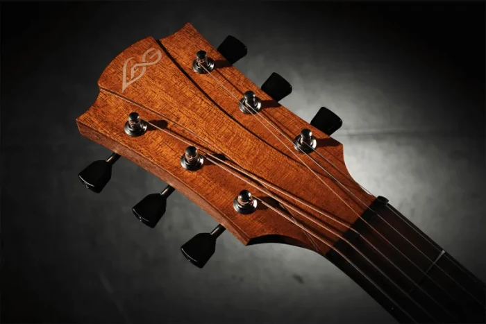 LAG Tramontane 70 Dreadnought Natural