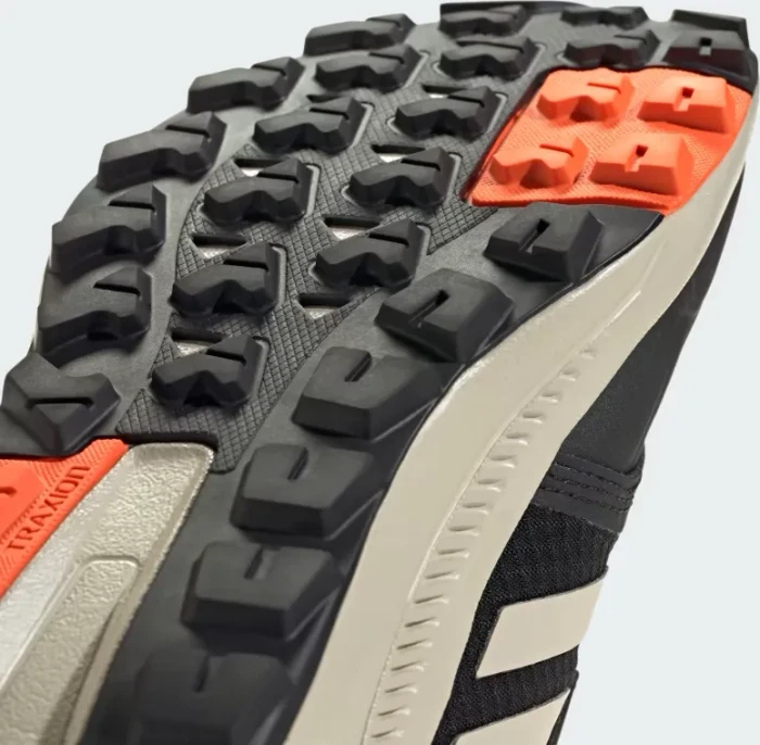 adidas Terrex Trail Maker Mid Cold.RDY core black/wonder beige/semi impact orange (Damen)