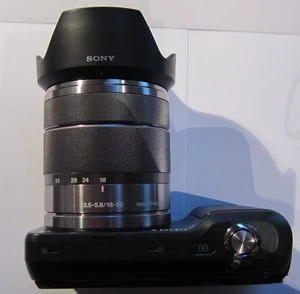 Sony Alpha NEX-3 schwarz mit Objektiv E 18-55mm 3.5-5.6 OSS