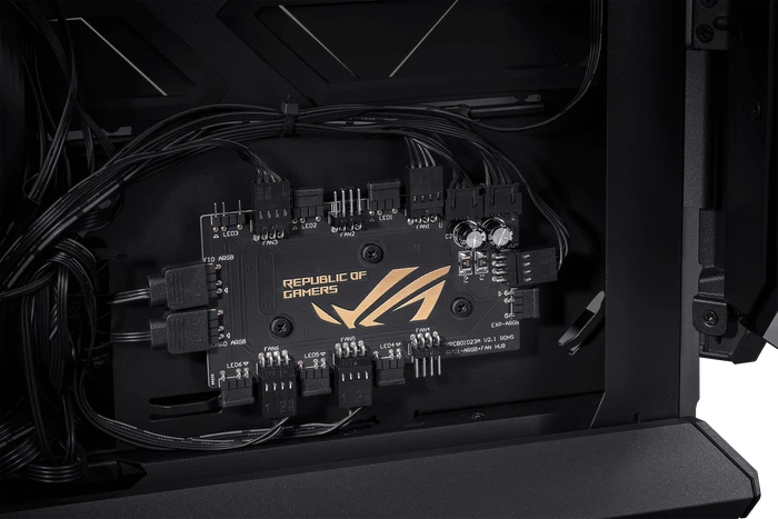 ASUS ROG Hyperion GR701 BTF Edition, Glasfenster