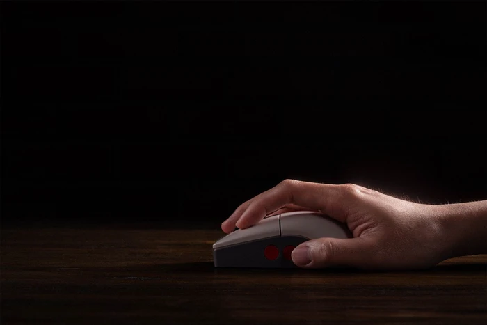 8BitDo Retro R8 Mouse mit Ladestation, N Edition, grau/rot, USB/Bluetooth