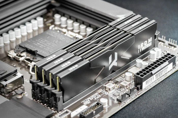 goodram IRDM BLACK SILVER UDIMM 32GB Kit, DDR5-6000, CL36, 1RX8