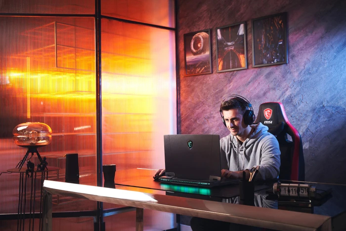 MSI GT77 12UHS-010 Titan GT77 12UHS-010, Core Black, Core i9-12900HX, 64GB RAM, 2TB SSD, GeForce RTX 3080 Ti, DE