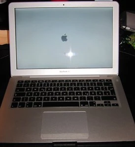 Apple MacBook Air 13.3" silber, Core 2 Duo, 2GB RAM, 80GB HDD, DE