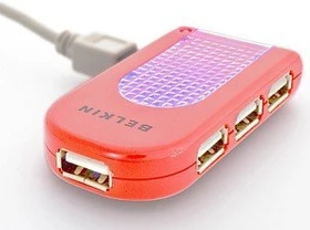 Belkin Beleuchteter USB 2.0 4-port Reise-Hub rot