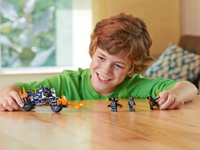 LEGO Marvel Super Heroes Spielset - Captain America: Outrider-Attacke