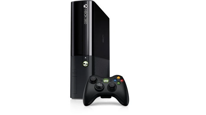 Microsoft New Xbox 360 Slim E - 4GB schwarz (verschiedene Bundles)