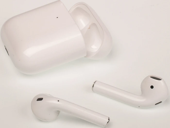 Apple AirPods 2. Generation mit kabellosem Ladecase