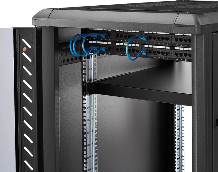 StarTech Verstellbarer Server Rack Fachboden bis 150kg, schwarz, 495mm Einbautiefe, 1HE