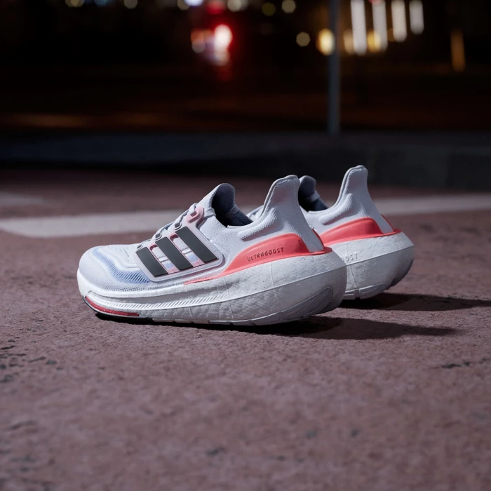 adidas Ultraboost Light cloud white/core black/solar red (Damen)