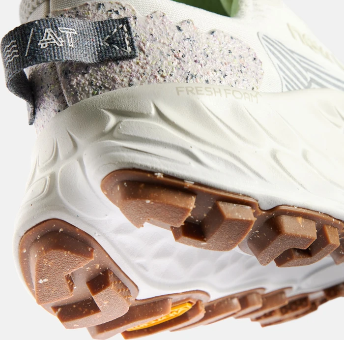New Balance Fresh Foam X Trail More v3 white/turtledove (Damen)