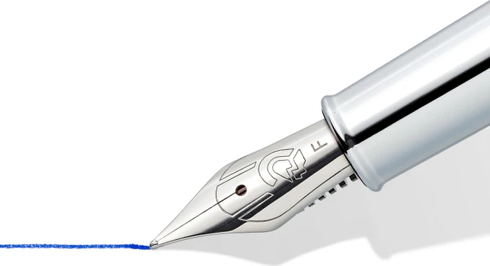 Staedtler triplus 474 roaring red/silber, rechte Hand, fein, Faltschachtel