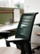 Steelcase Think Bürostuhl mit Armlehnen, royalblau/hellblau Vorschaubild