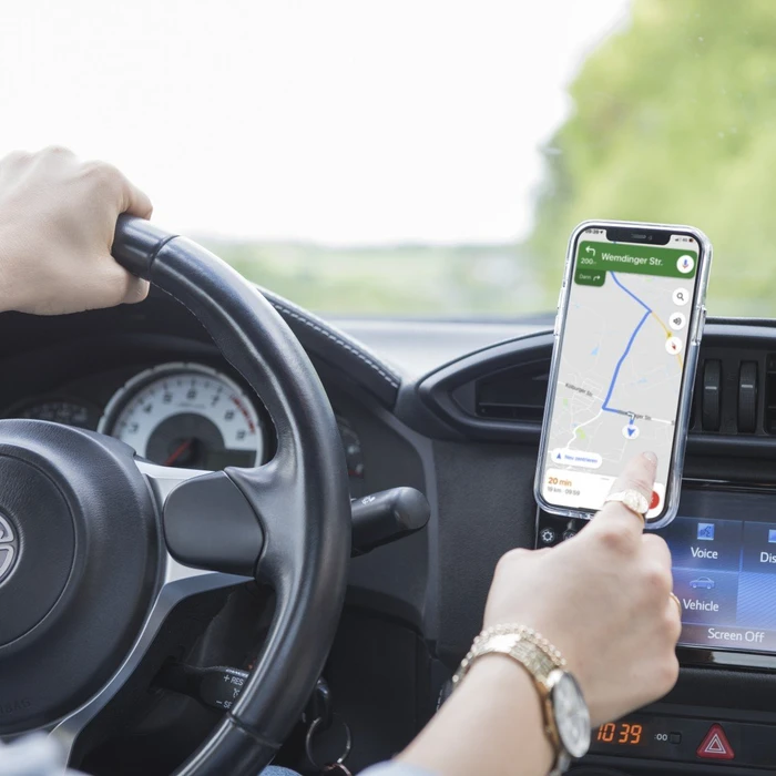 Hama kabelloses Auto-Handy-Ladegerät MagCharge Car FC15 schwarz