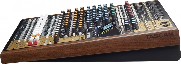 Tascam Model 16