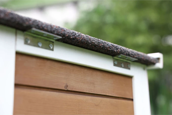 Kerbl Freilaufgehege mit integriertem Unterschlupfhaus, weiß/braun
