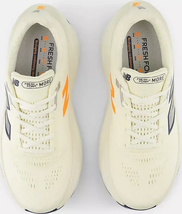 New Balance Fresh Foam X More v5 angora/sea salt/hot mango (Herren)