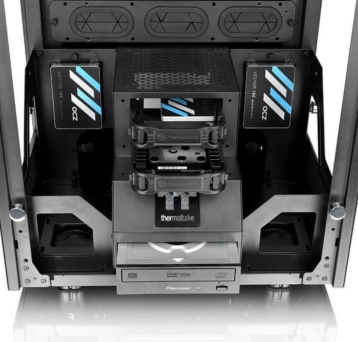 Thermaltake The Tower 900, schwarz, Glasfenster