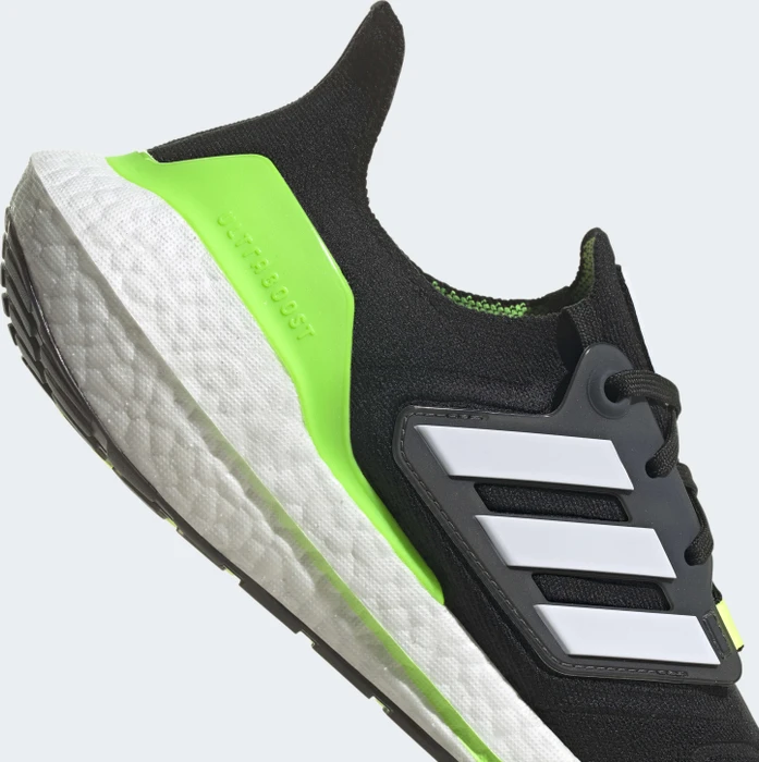 adidas Ultraboost 22 core black/cloud white/solar green (Herren)
