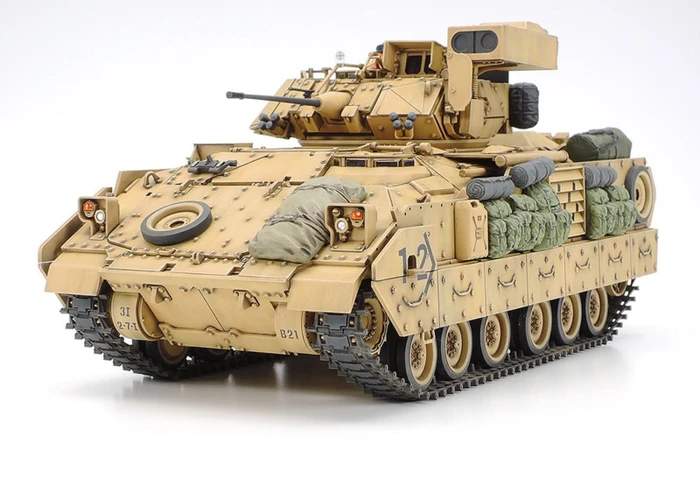 Tamiya US M2A2 Bradley Desert Storm