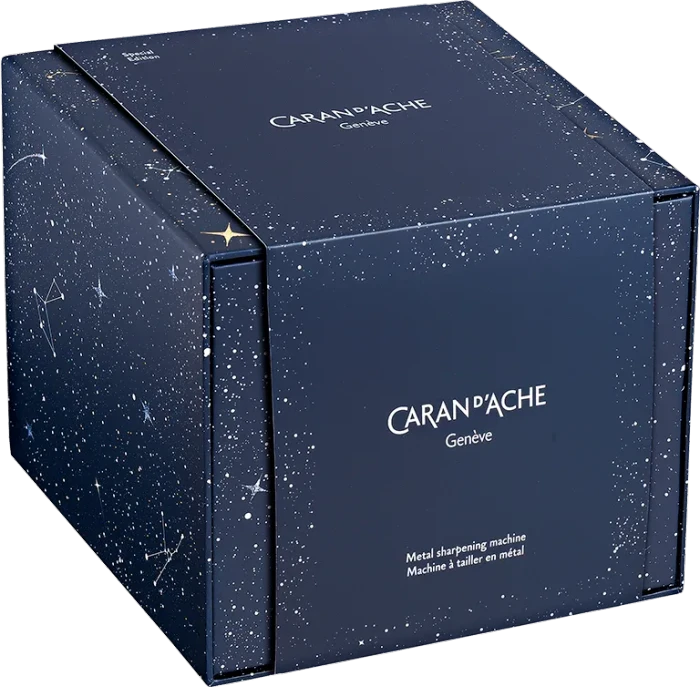 Caran d'Ache Kurbelanspitzer aus Metall cosmic blue