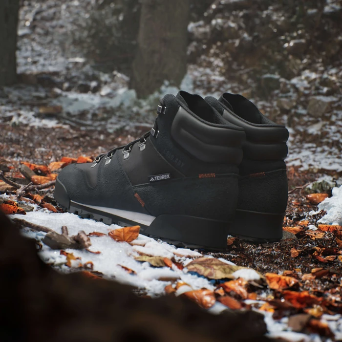 adidas Terrex Snowpitch Cold.RDY core black/semi impact orange