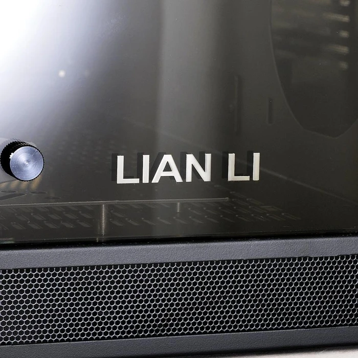 Lian Li O11 ROG Edition, Glasfenster