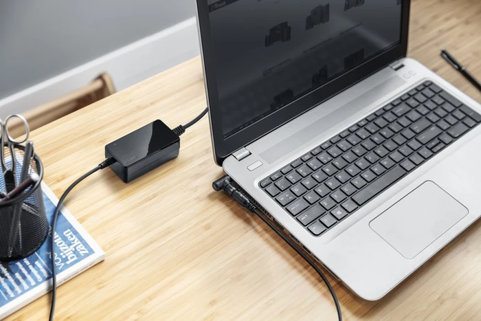 Trust Primo Notebook Power Adapter, 45W