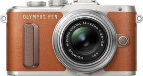 Olympus PEN E-PL8 braun mit Objektiv M.Zuiko digital ED 14-42mm 3.5-5.6 EZ