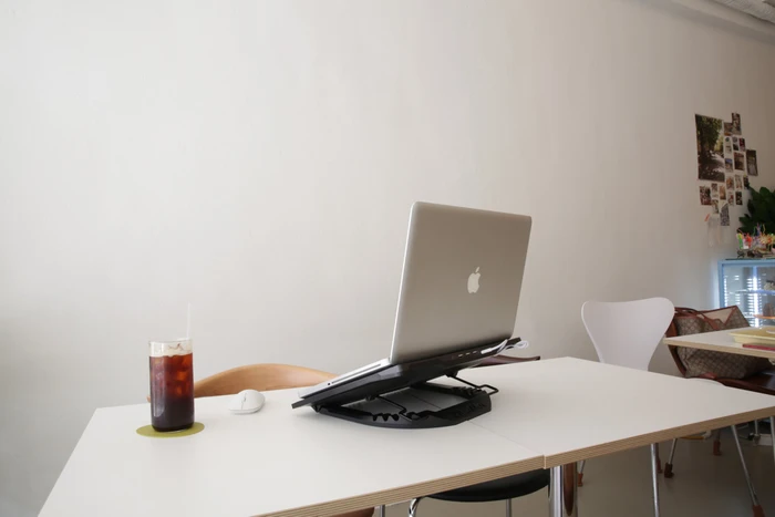 Zalman ZM-NS3000, Notebook-Stand/Notebook-Kühler bis 17"