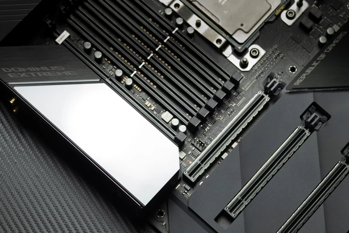 ASUS ROG Dominus Extreme (Intel 3647)