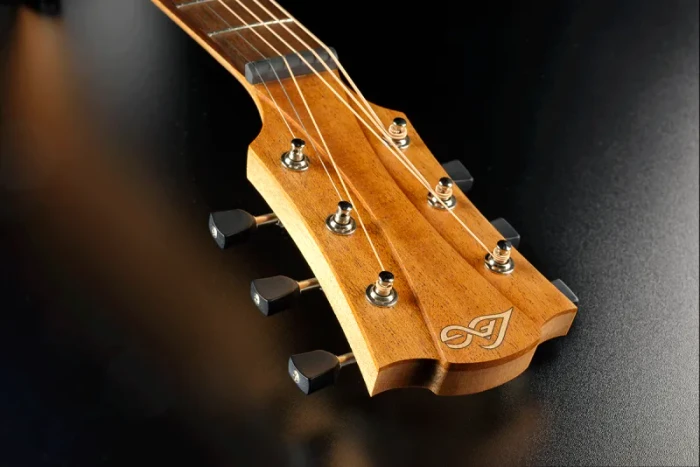 LAG Tramontane 70 Dreadnought Cutaway Natural