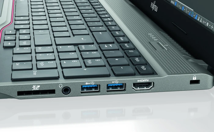 Fujitsu Celsius H5511, Core i7-1165G7, 16GB RAM, 512GB SSD, T500, LTE, DE