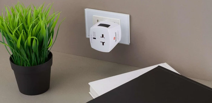Skross World Travel Adapter MUV Micro, weiß