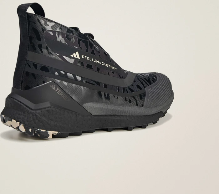 adidas Stella McCartney X Terrex Free Hiker GTX core black/utility black/almond milk/smc (Damen)