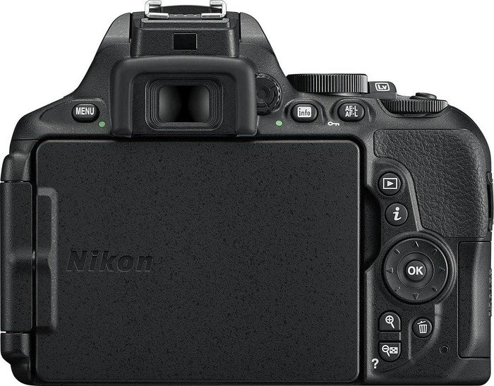 Nikon D5600 mit Objektiv AF-P DX 18-55mm 3.5-5.6 G VR und AF-P DX 70-300mm 4.5-6.3 G ED VR